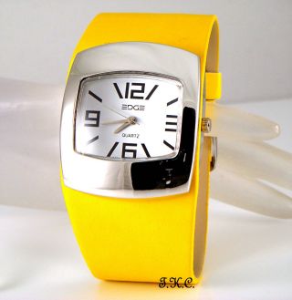 Boho Retro 60er 70er Bubble Pod Freundliches Gelb Kunstleder Damen Armbanduhr Bild