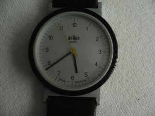 Ac831) Braun Armbanduhr In Schwarz/grau Bild