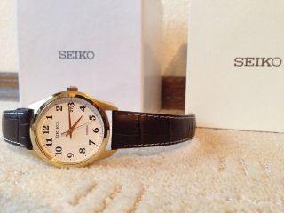 Originale Seiko Uhr,  Herren,  Lederarmband Braun,  Ziffernblatt Weiß,  Top Bild