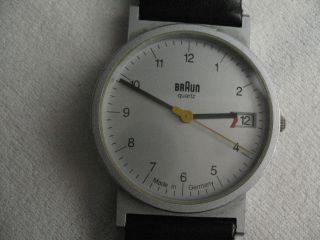 Ac832) Braun Armbanduhr In Schwarz/grau Bild