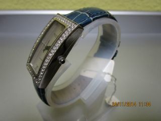 Regent Quartz Damen Armbanduhr Mit Vielen Kleinen Steinchen Bild