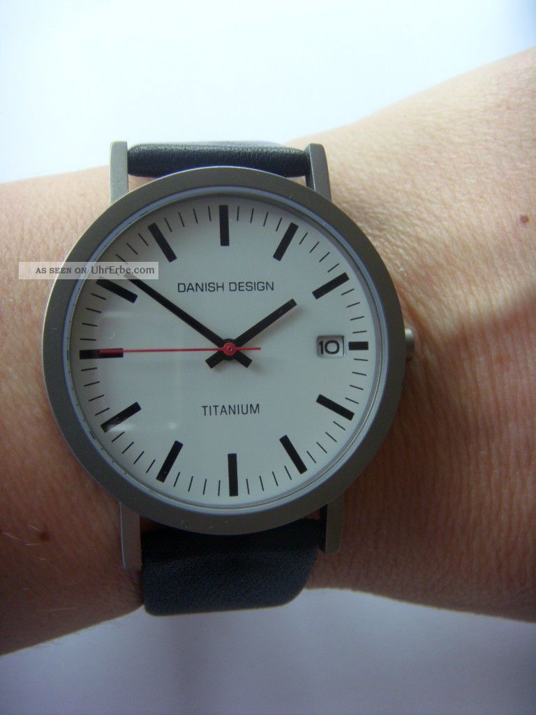 Danish Design 3316291 Iq24q199 Dänisches Design Bahnhofsuhr Titan Mit Datum