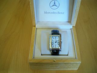 Mercedes Benz Armbanduhr. Bild