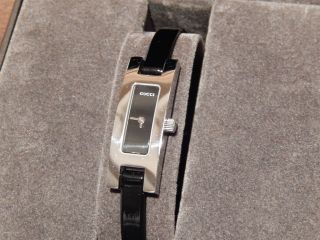 Gucci Timepieces Kleine Damenuhr 3900 L Swiss Made Edelstahl Mit Lederarmband Bild
