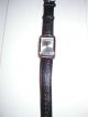 Damenuhr,  Schwarzes Armband Mit Dezentem Reptildruck,  Silberne Lünette,  Rechteckig Armbanduhren Bild 2