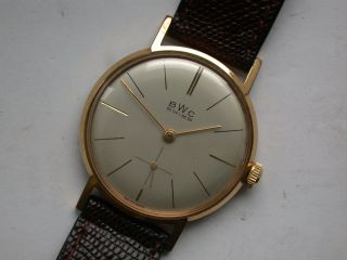 Elegante Herrenarmbanduhr 