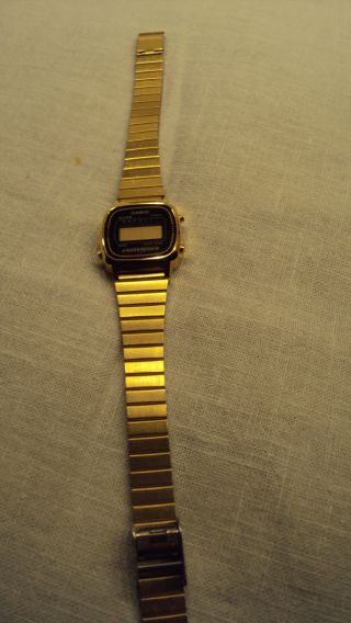 Goldene Casio Uhr Bild