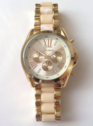 Goldene Metall Armband Uhr | Blogger Trend Chronograph | Beige | Horn - Optik Bild