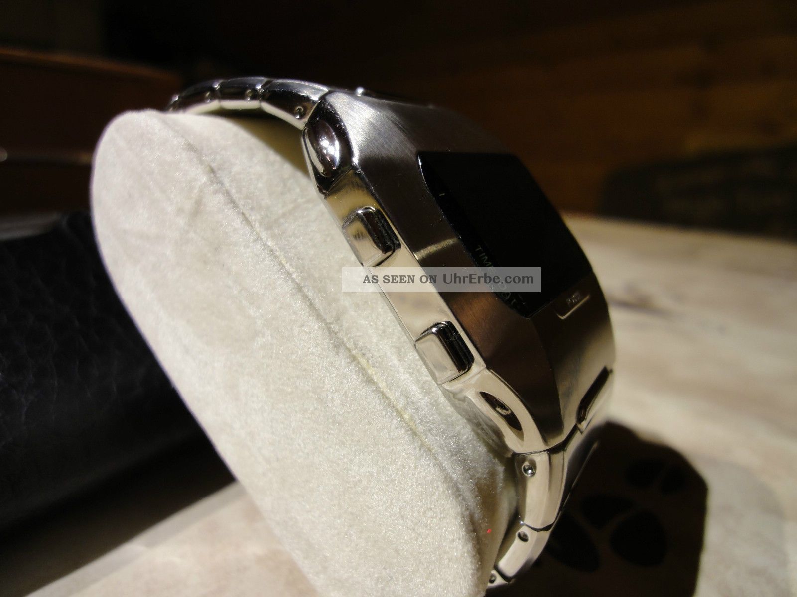 fossil oled