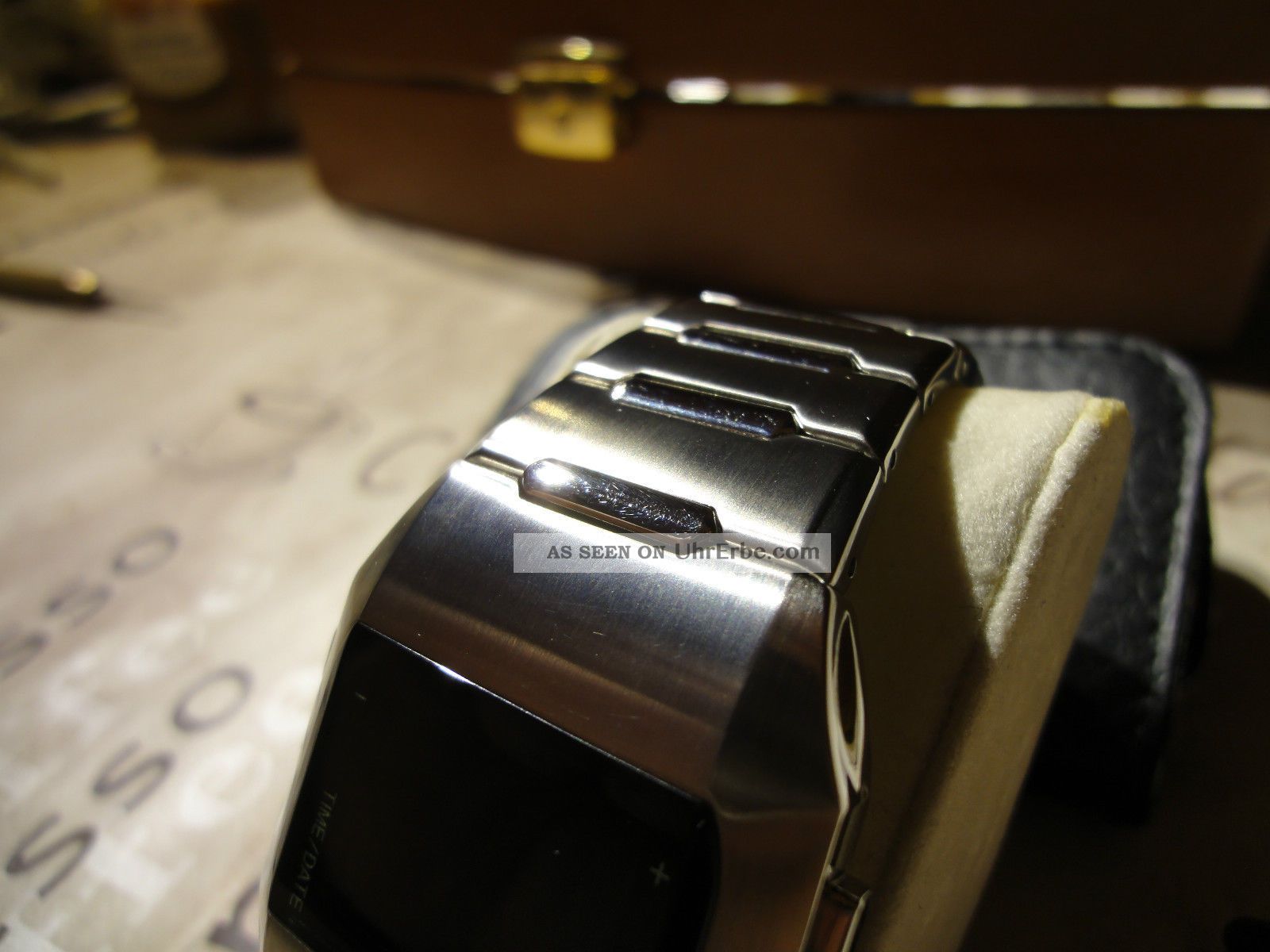 fossil oled