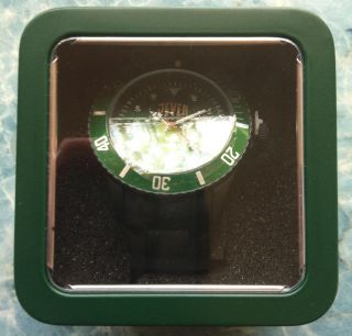 Jever Armbanduhr Outdoor - Uhr In Grün In Dose Und Verpackt Bild