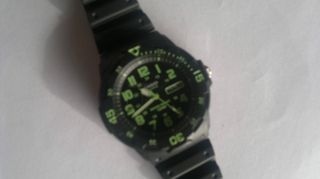 Casio Quartz Taucheruhr Wr 100m Kautschukarmband Armbanduhr Grüne Ziffern Bild
