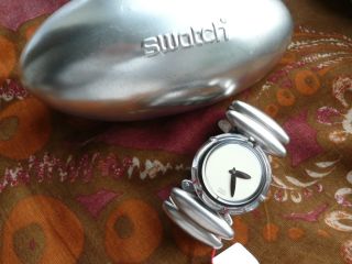 Damen Uhr Vintage Swatch Pop Neanda1998 Im Ei Silber Schwarz Ungetragen Bild