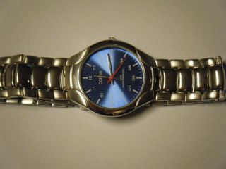 Sehr Schöne Herren Armbanduhr Mit Blauem Ziffernblatt Und Edelstahlarmband Bild