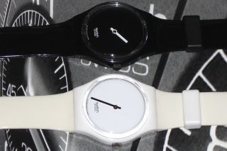 Swatch White Hours & Black Minutes Gzs10pack Black & White Bild