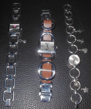 3 Gebrauchte Edelstahl Damen Quartz - Armbanduhren Mit Extravaganten Armbändern Bild