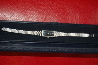 Silberne Damen Armbanduhr Petrix Mit Silbernem Armband Im Etui Bild
