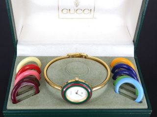 Gucci Uhr Damenuhr 1100 - L Stahl Vergoldet Mit 11 Austauschbaren Lünetten Bild