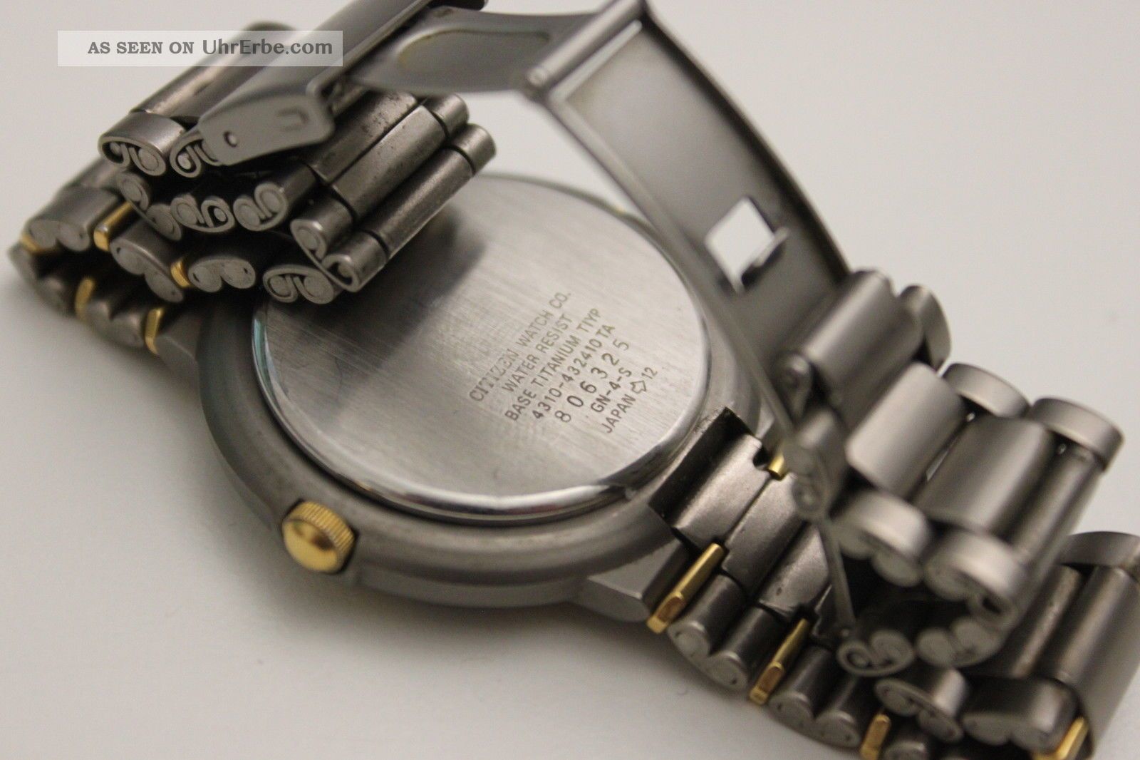 citizen quartz titanium