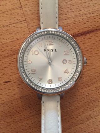 Fossil Uhr Damen Weiss Mit Steinchen Leder Armband Bild