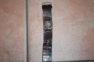 Gebrauchte Herrenarmbanduhr Fossil Lederarmband Hintergrunddisplay Bild