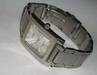 Casio Uhr Beside Bem - 100 Edelstahl Armband Analog Anzeige Top Bild