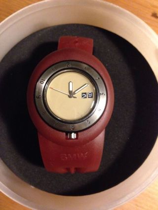 Bmw Uhr Rot Bordeaux Bild
