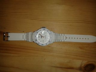 Ice Watch Uhr Weiss White Sili Big 4cm Durchmesser. Bild