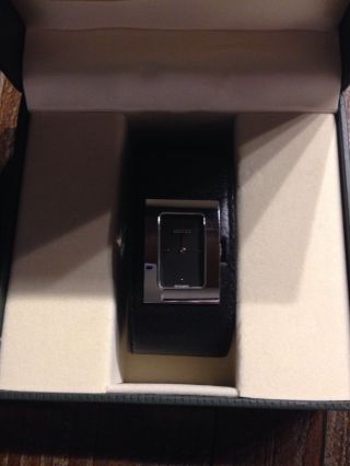 Gucci Armbanduhr Schwarz Lederband 7800 L Bild