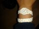 Moderne Damen Uhr Von Guess In Weiß Mit Ledertäschchen Armbanduhren Bild 4