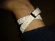 Moderne Damen Uhr Von Guess In Weiß Mit Ledertäschchen Armbanduhren Bild 5