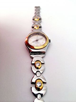 Swatch Damenuhr - Irony Yss In Silber Mit Goldenen Elementen / Lady Bild