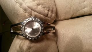Wunderschöne Damen Uhr In Silber Sehr Elegant Mit Toller Armspange Bild