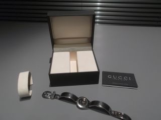 Gucci Armbanduhr Uhr Damenuhr Kristal Wasserdicht Silber G700 L Ovp Bild