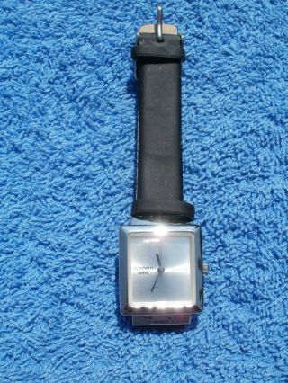 Neue Armbanduhr,  Silber Mit Schwarzem Lederarmband,  Quartz Bild