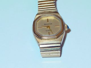 Bulova P2 Quarz Damen Uhr Edelstahl Goldfarben Bild