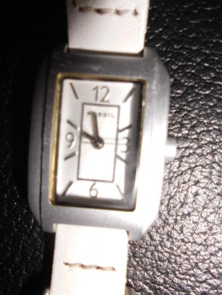 Fossil - Damen - Armbanduhr In Silber - Optik Mit Weisem Lederarmband Bild