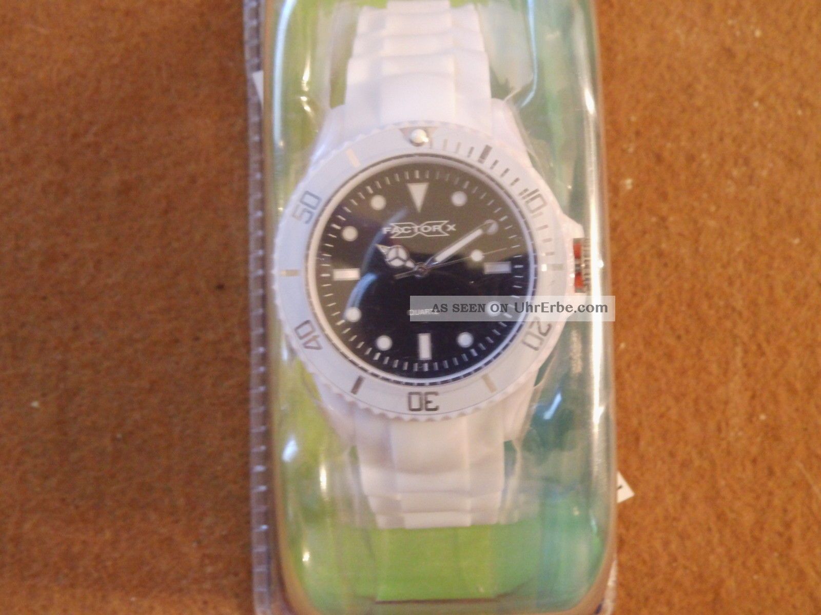 Armbanduhr Weiß/schwarz Mit Silikonband Verpackt Armbanduhren Bild