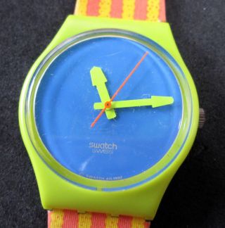 Swatch Armbanduhr,  Uhr Läuft,  Batterie Ist Bild