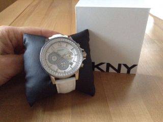 Damen Uhr Chronograph Dkny Modell Ny 4695 Ungetragen Lederarmband Weiß Bild
