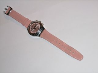 Swatch Irony Chrono Medium Yms401 Ciclamino Rosa Rarrr Look Bild