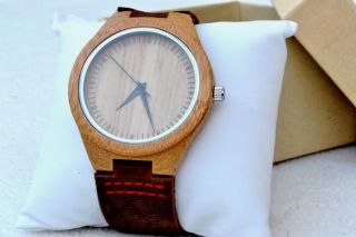 Herren Armbanduhr Aus Bambus Holz Mit Echtem Lederband Handgemacht Bild