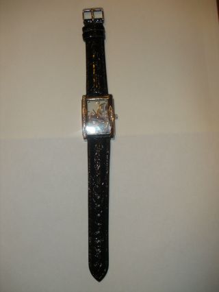 Damen Armbanduhr Mit Schwarzen Lederarmband,  Blumenmotiv Auf Dem Ziffernblatt Bild