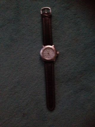 Uhr Armbanduhr Leder/edelstahl Mit Arena Nova Emblem Unisex Analog Quarz Bild