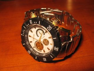 Große Armbanduhr Mit Metallband Bild