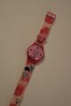 Swatch Armbanduhr Mit Individuellem Rosa - Pink Stylischem Armband Armbanduhren Bild 2