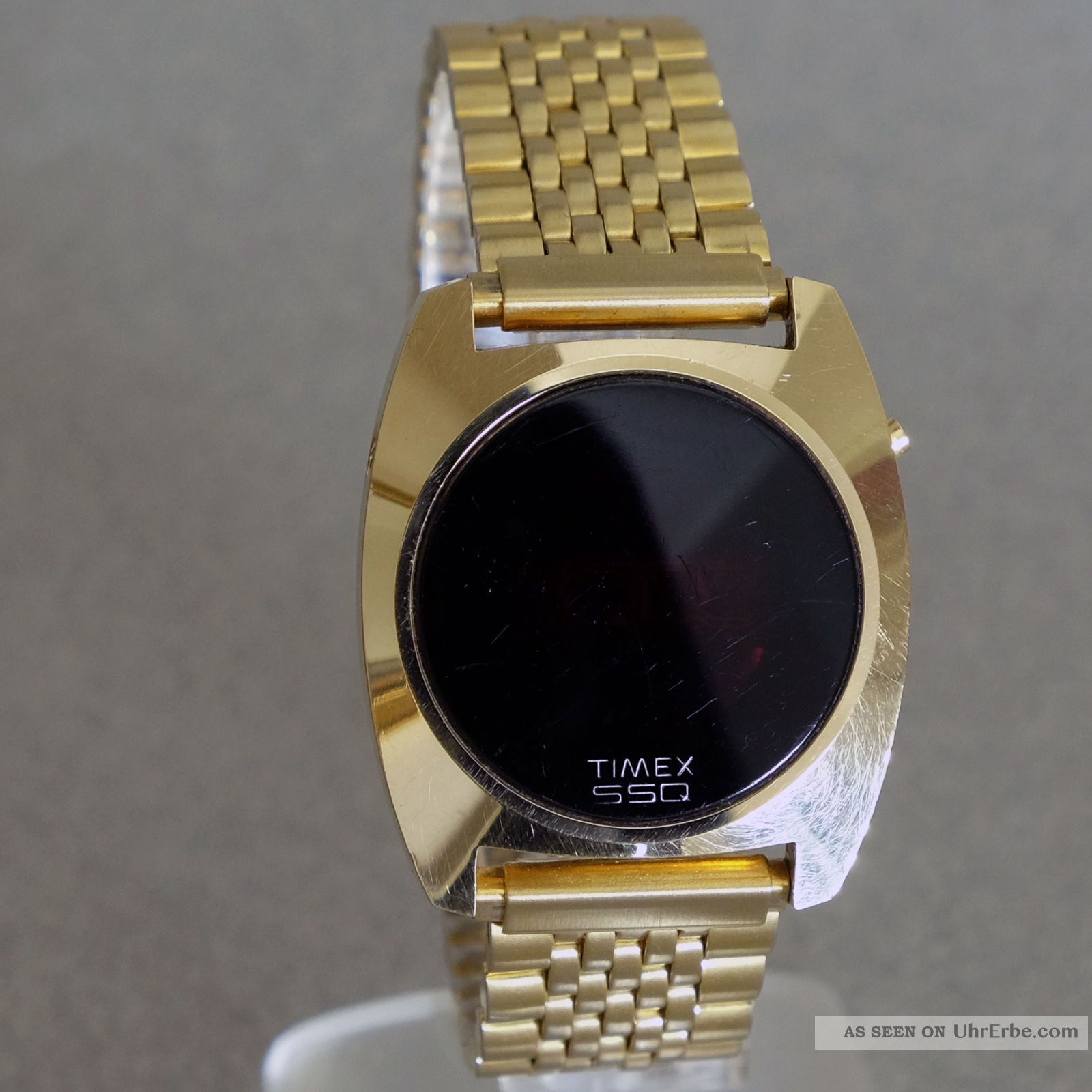 Vintage Timex - Ssq Led Watch.  Goldfarbes Vergoldetes Gehäuse/band Armbanduhren Bild