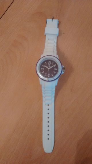 Armbanduhr Weiß/lila Neuwertig Bild