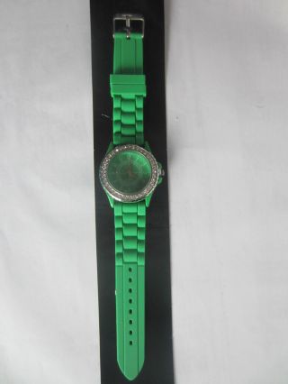 Damenuhr Mit Grünem Armband Bild