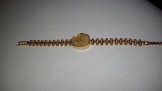 Damenuhr 19cm - Grössenverstellbar - Stainless Steel Back 2111 - Swiss Made - Goldfarben Bild